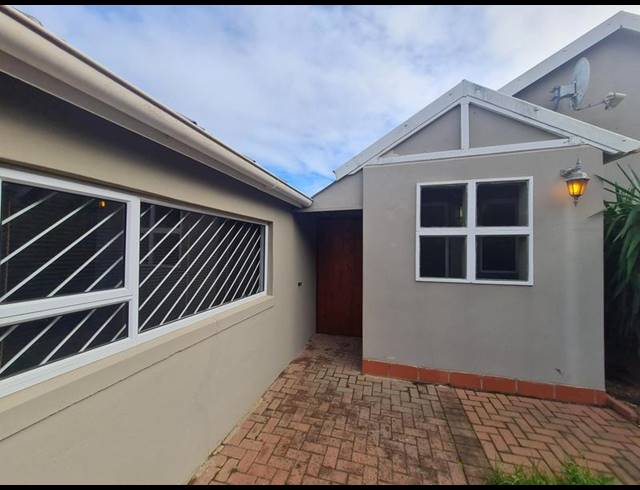2 BEDROOM HOUSE FOR SALE IN ADMIRALS PARK